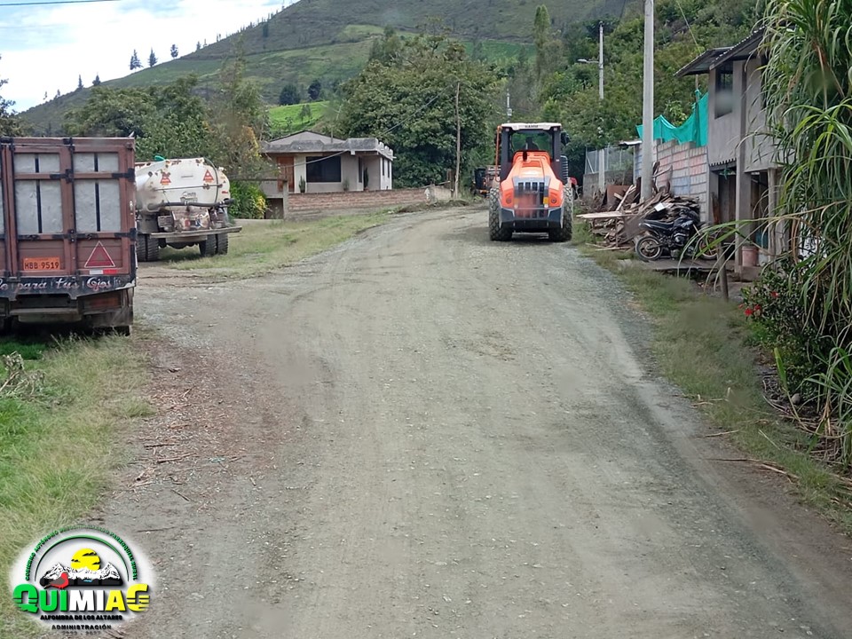 Trabajos De Mejoramiento Y Bacheo De La Vía, En La Comunidad De Rumipamba, Paraíso, Valle Hermoso Y Tumba San Francisco