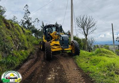 Mejoramiento Vial En La Cabecera Parroquial Y En El Barrio La Loma De Quito.
