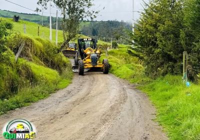 Mejoramiento Vial En La Cabecera Parroquial Y En El Barrio La Loma De Quito