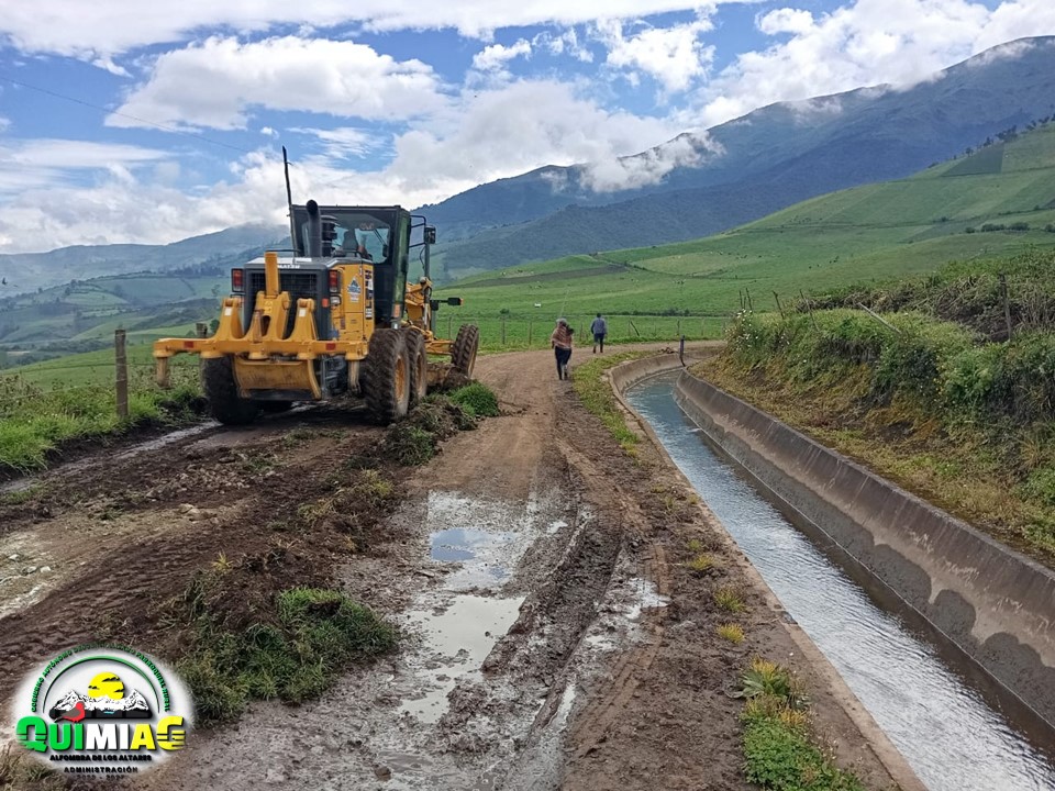 Trabajos De Limpieza De La Plataforma Del Canal De Riego En La Comunidad De Balcashí