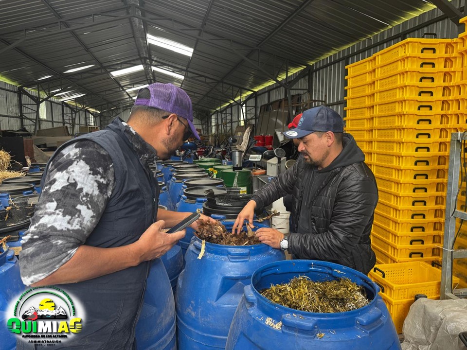 GAD Quimiag y MAG brindan apoyo con silo a familias afectadas por deslizamiento en Balcashí y Puculpala